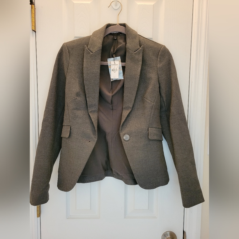 Express - Gray - NWT - Suit - Blazer and Slacks. Size 00.